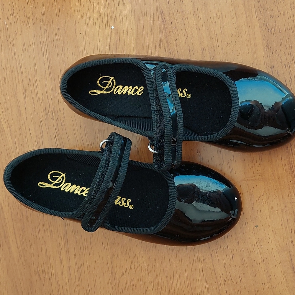 Dance Class toddler tap shoes.  Size 9 (little kid).